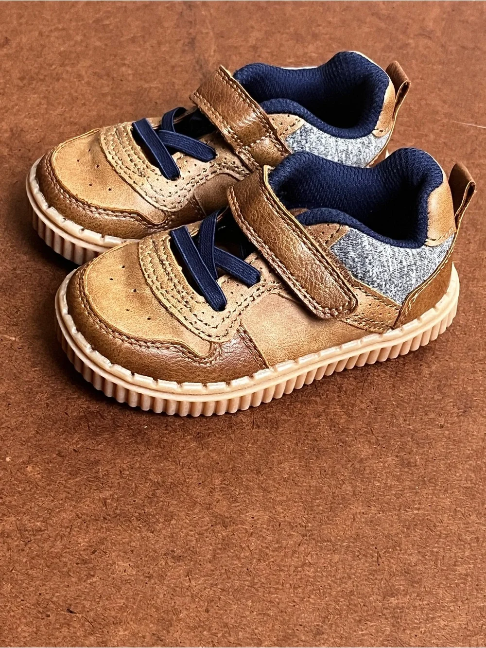 OshKosh B'gosh Tan and Navy Baby Walker Sneakers Size 6M EU 22